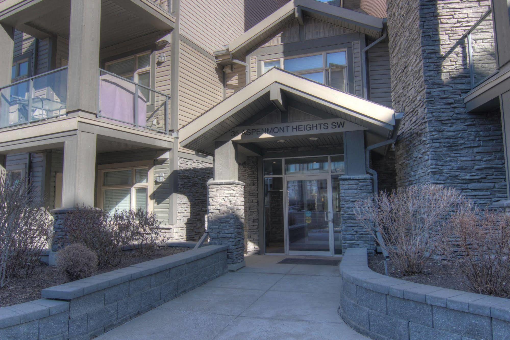 Pinnacle Inn & Suites Aspen YYC 외부 사진