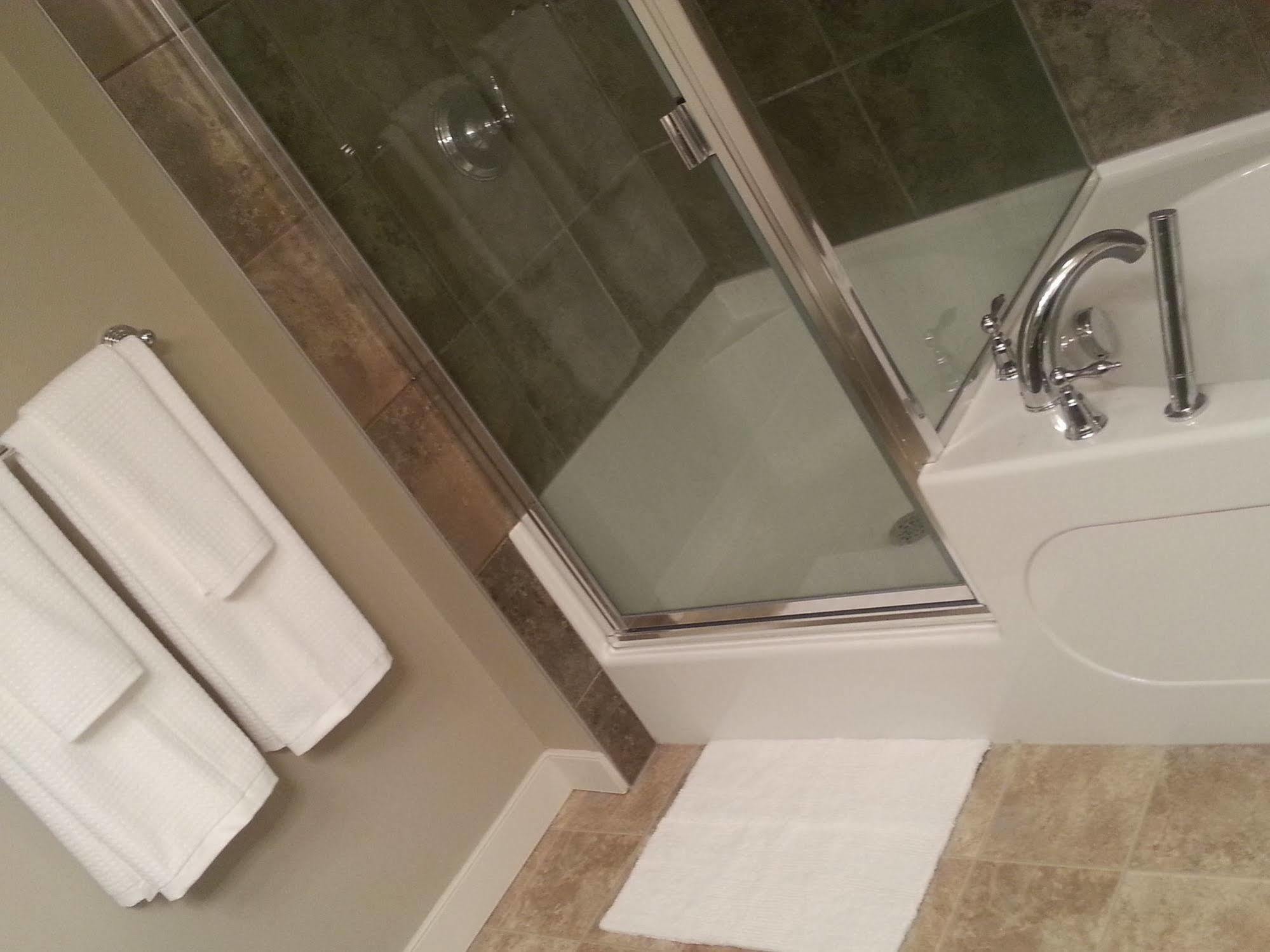Pinnacle Inn & Suites Aspen YYC 외부 사진