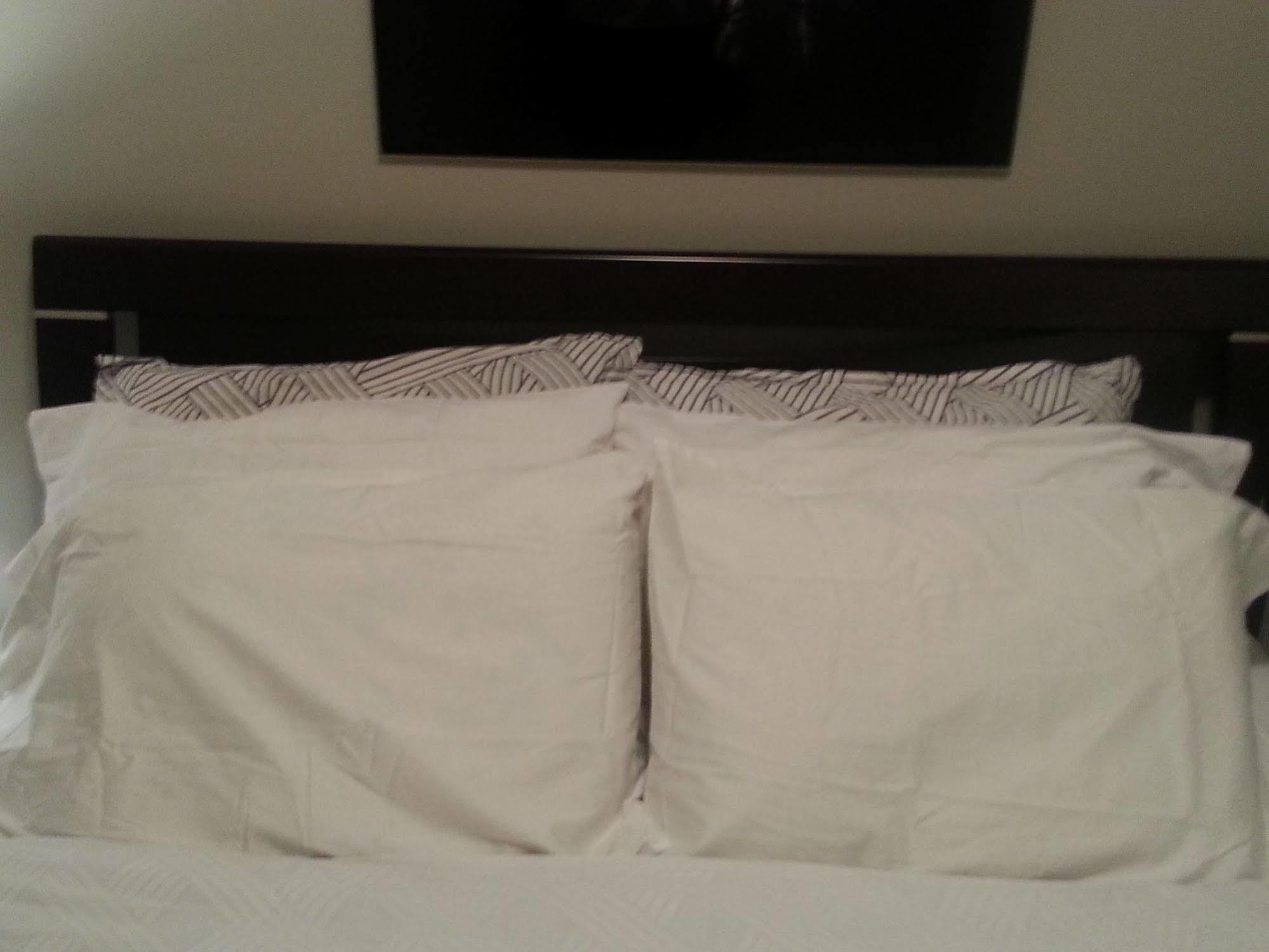 Pinnacle Inn & Suites Aspen YYC 외부 사진
